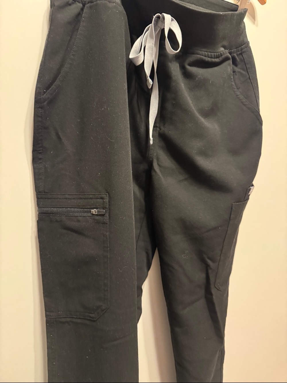 FIGS - high waist technical collection straight leg cargo scrubs - Picture 4 of 9